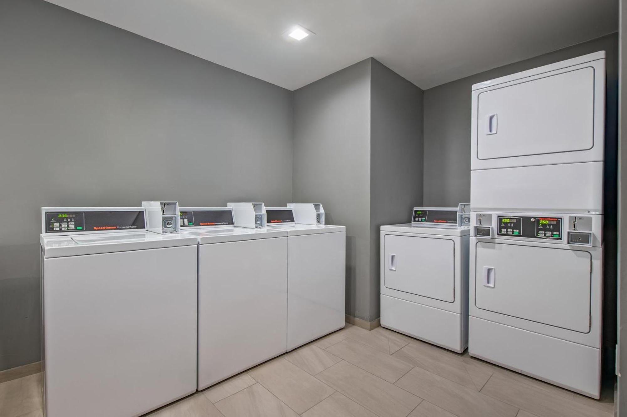 Holiday Inn Express San Diego South - National City By Ihg Esterno foto